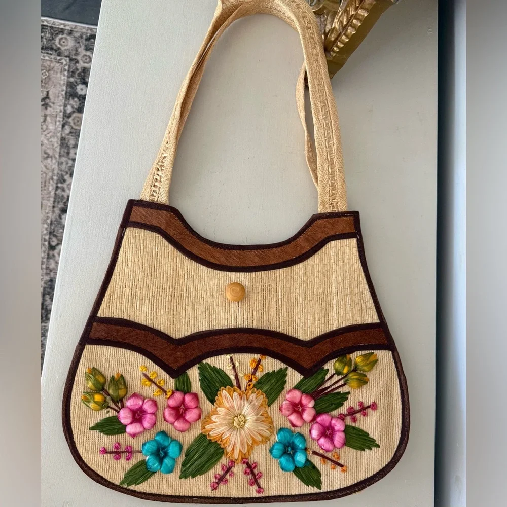 Vintage sixties straw bag with colorful floral raffia embroidery